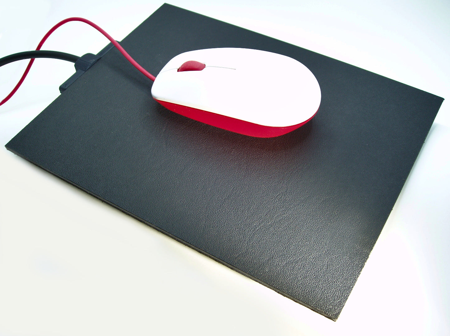 heated mouse pad with a flat warming surface